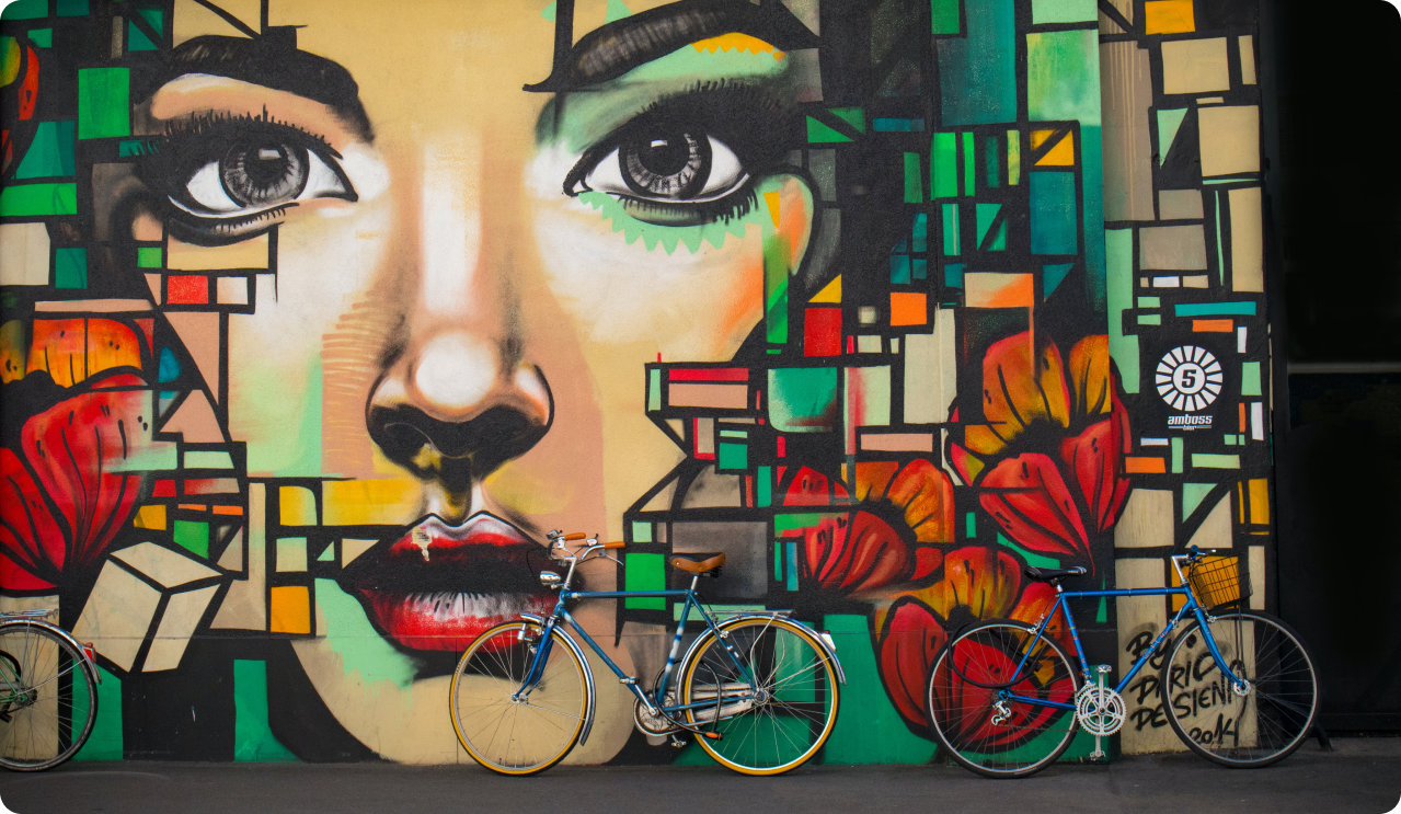 un palazzo di Artistead con le mura dipinte in stile street art