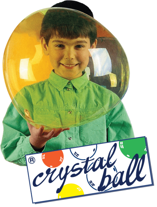 Bambino tiene in mano una crystal ball